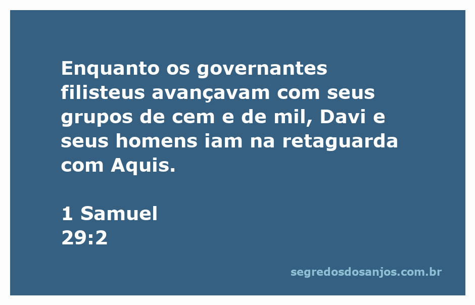 Davi e seus homens seguindo Aquis enquanto os filisteus marcham.