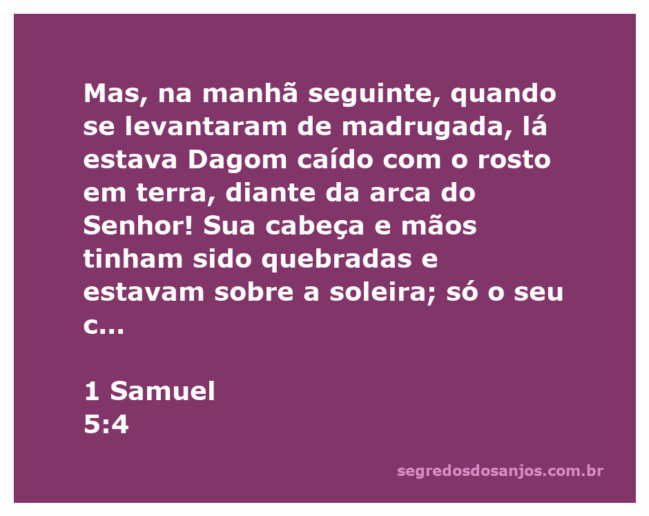 Estátua de Dagom caída de rosto no chão, com cabeça e mãos quebradas, diante da arca do Senhor.