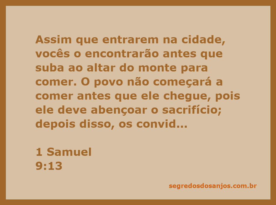 Pessoas aguardando o sacerdote antes da refeição religiosa em 1 Samuel 9:13