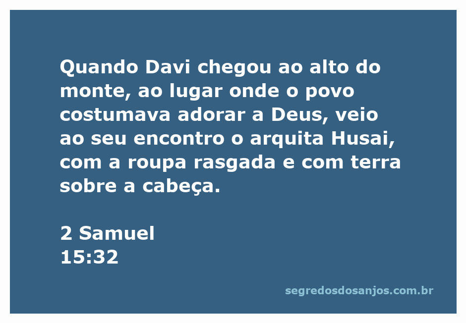 Davi chegando ao alto do monte, onde costumavam adorar a Deus, encontrado por Husai com roupas rasgadas e terra na cabeça.
