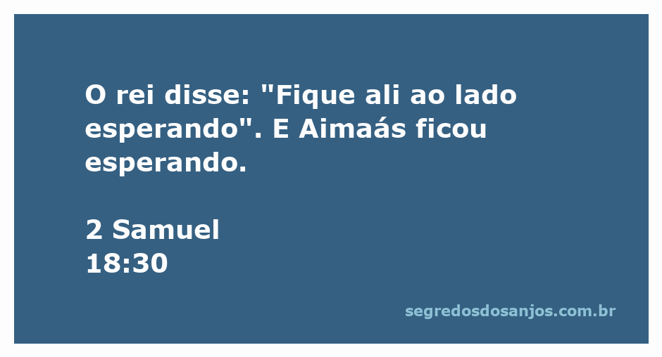 Aimaás esperando do lado enquanto o rei dá instruções, representando a espera e a obediência.