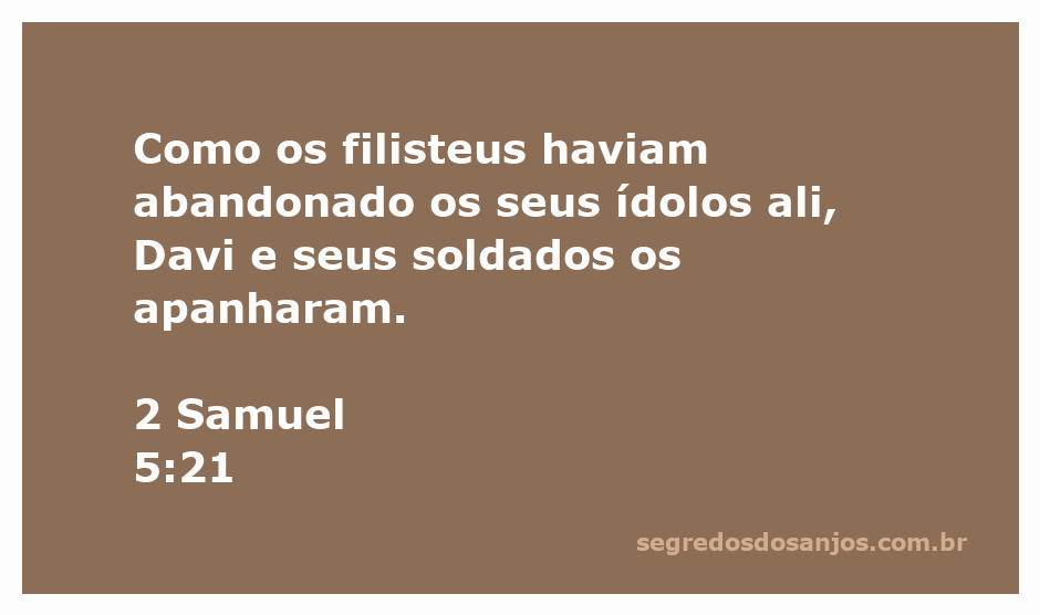 Davi e seus soldados recolhendo os ídolos filisteus abandonados após a batalha.