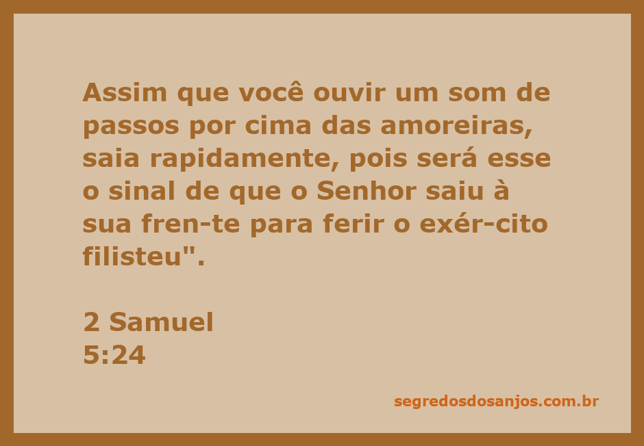 Imagem representativa da passagem de 2 Samuel 5:24, mostrando um campo com amoreiras e um soldado pronto para a batalha.