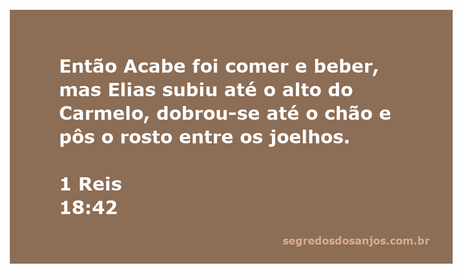 Elias orando no alto do Carmelo, com o rosto entre os joelhos, enquanto Acabe se prepara para comer e beber.