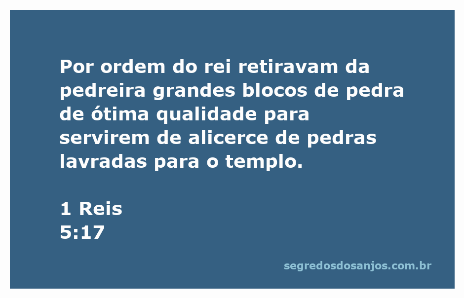 Blocos de pedra de alta qualidade sendo retirados de uma pedreira para a construção do templo.