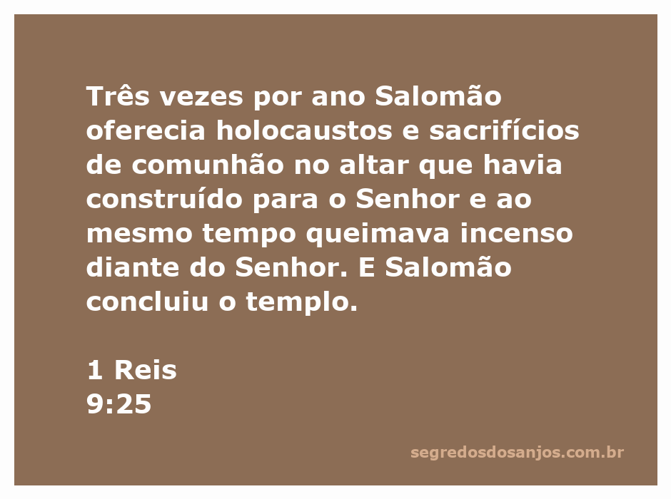 Salomão oferecendo sacrifícios no altar do templo