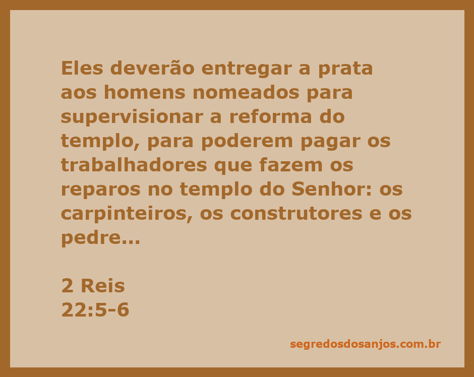 Reforma do templo com trabalhadores dedicados e materiais sendo utilizados.