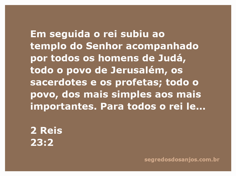 Rei Josias lê em voz alta as palavras do Livro da Aliança no templo do Senhor, cercado pelos habitantes de Judá e Jerusalém.