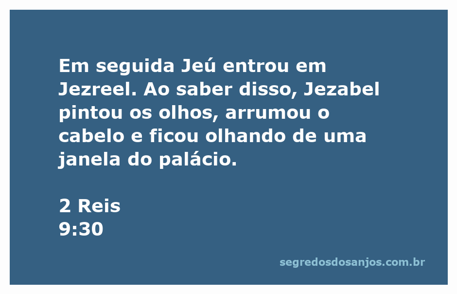 Jezabel se preparando para ver Jeú, com maquiagem e cabelo arrumado, observando pela janela do palácio.