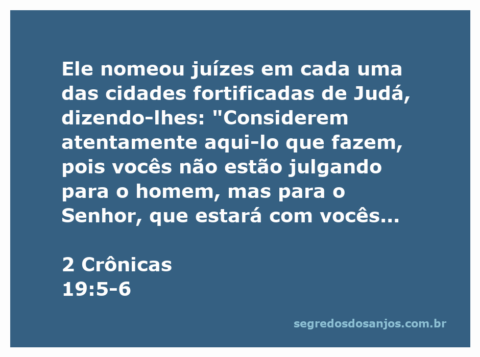 Imagem de juízes nomeados em Judá analisando um veredicto sob a orientação divina.