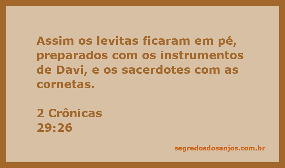 Levitas e sacerdotes preparados com instrumentos e cornetas conforme 2 Crônicas 29:26.
