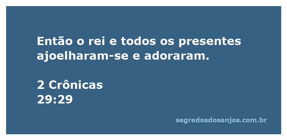 Rei e seus súditos ajoelhando-se em adoração em um templo antigo.