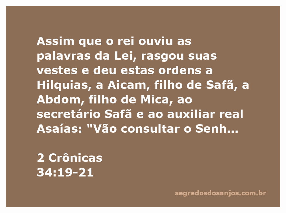 Rei Josias rasgando suas vestes em sinal de arrependimento após ouvir as palavras da Lei, com conselheiros ao fundo.