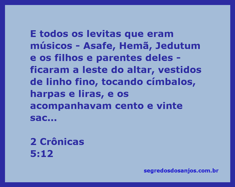 Músicos levitas em 2 Crônicas 5:12, vestidos de linho fino, tocando instrumentos musicais como címbalos, harpas e liras, acompanhados por sacerdotes com cornetas.