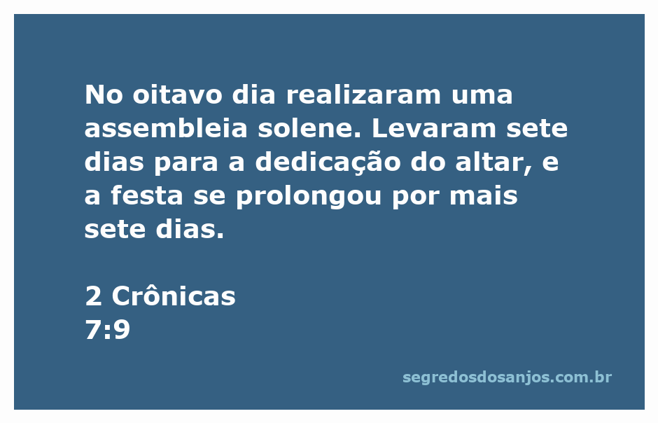 Assembleia solene durante a dedicação do altar, conforme descrito em 2 Crônicas 7:9.