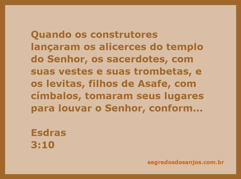 Sacerdotes e levitas louvando o Senhor durante a construção do templo, conforme Esdras 3:10.
