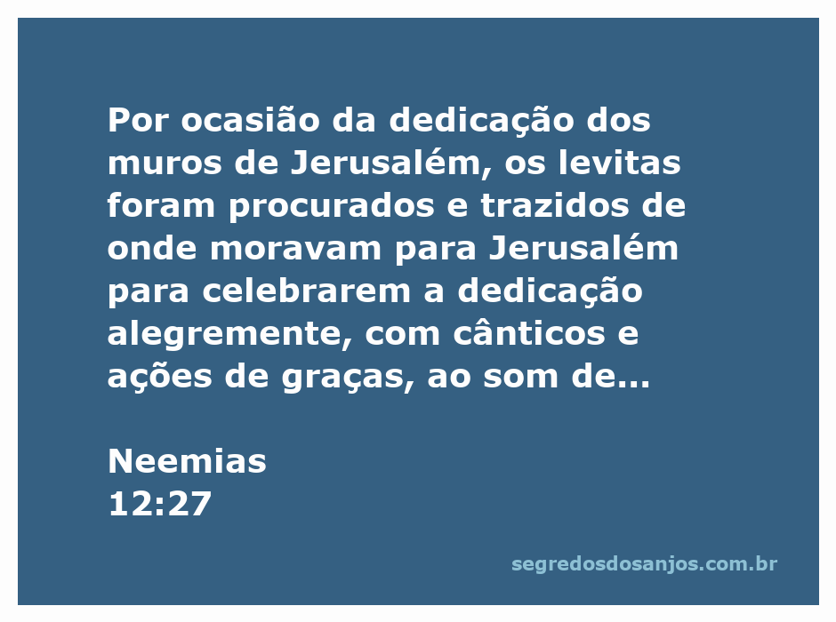 Levitas celebrando a dedicação dos muros de Jerusalém com cânticos e instrumentos musicais.