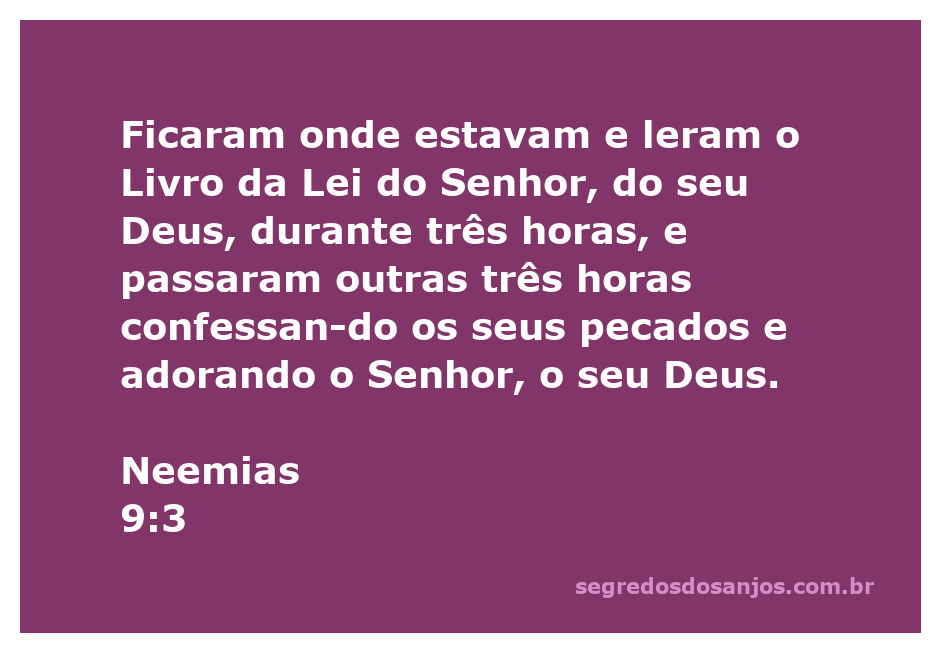 Pessoas reunidas lendo o Livro da Lei do Senhor e adorando em um ambiente de reflexão espiritual.