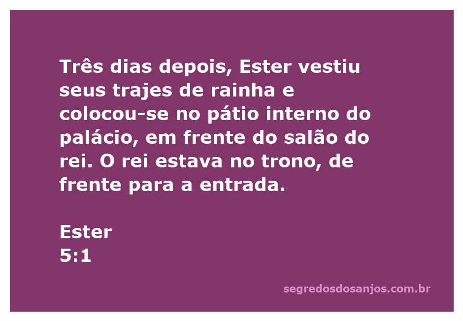 Ester vestida como rainha, em pé no pátio do palácio, aguardando a presença do rei.