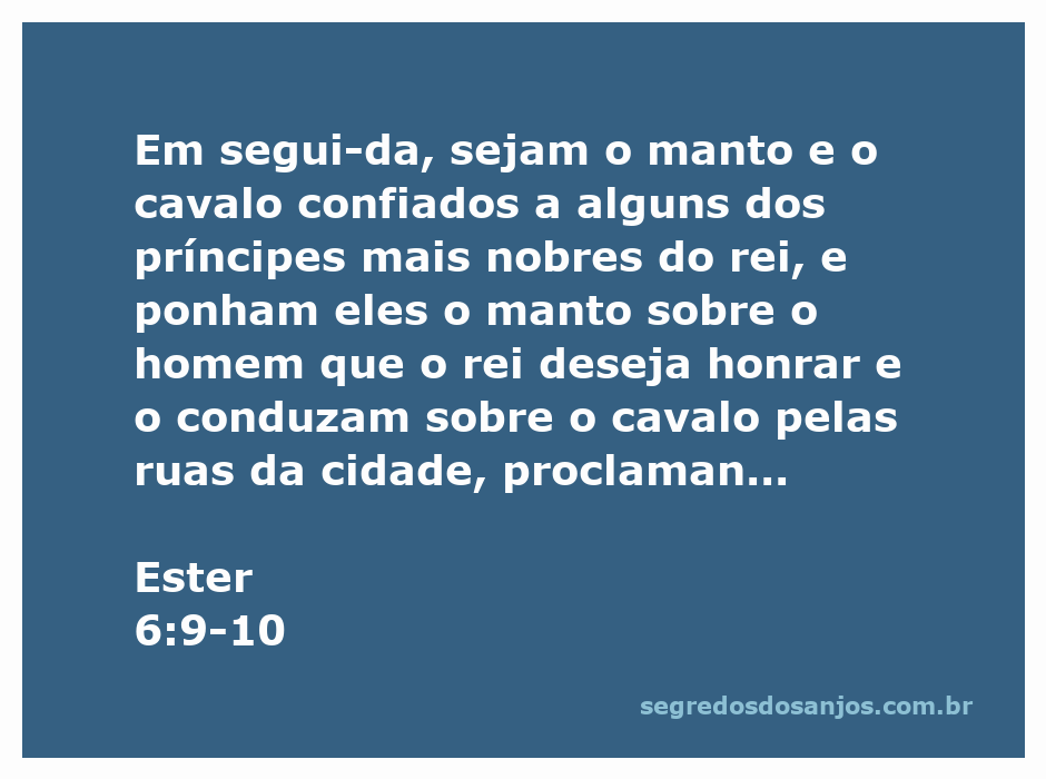 Mardoqueu sendo honrado pelo rei, com um manto e um cavalo, enquanto Hamã o conduz pelas ruas da cidade.