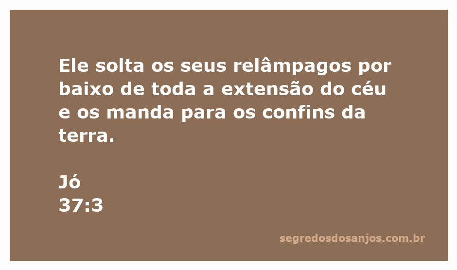 Relâmpagos iluminando o céu à noite, representando a passagem de Jó 37:3.