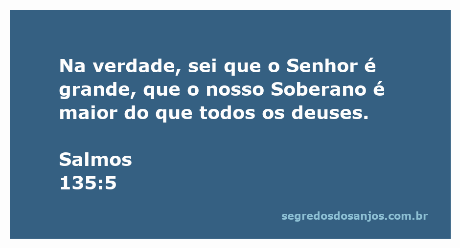 Imagem representativa do Salmo 135:5, destacando a grandeza do Senhor e sua soberania sobre todos os deuses.