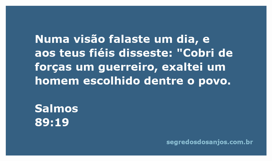 Imagem representativa de um guerreiro exaltado em meio a uma multidão de fiéis, simbolizando a força e a escolha divina conforme Salmos 89:19.