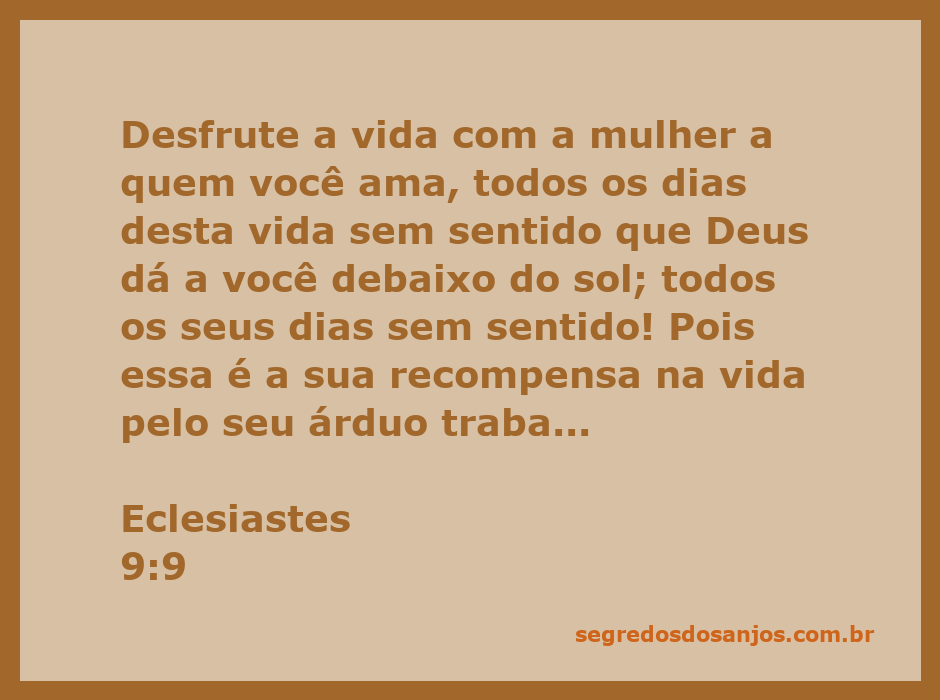 Imagem de um casal sorridente desfrutando momentos juntos, simbolizando a alegria do amor conforme Eclesiastes 9:9.
