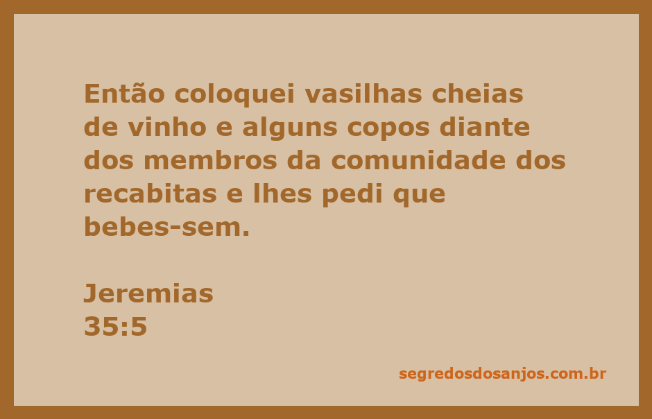 Imagem de vasilhas cheias de vinho e copos, simbolizando a passagem de Jeremias 35:5 onde os recabitas são convidados a beber.