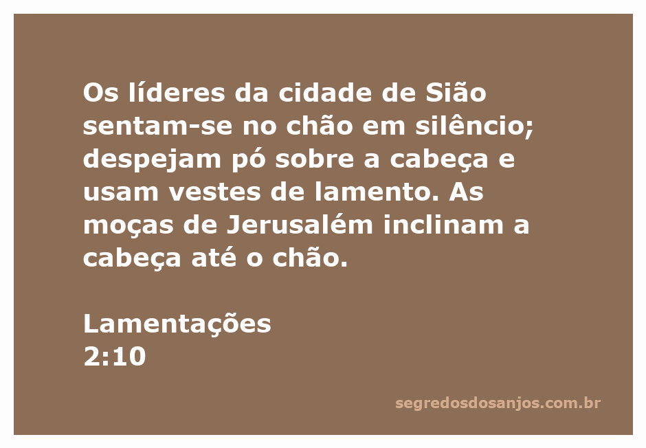 Líderes da cidade de Sião em lamento, sentados em silêncio com vestes de luto, enquanto moças de Jerusalém inclinam a cabeça em respeito.