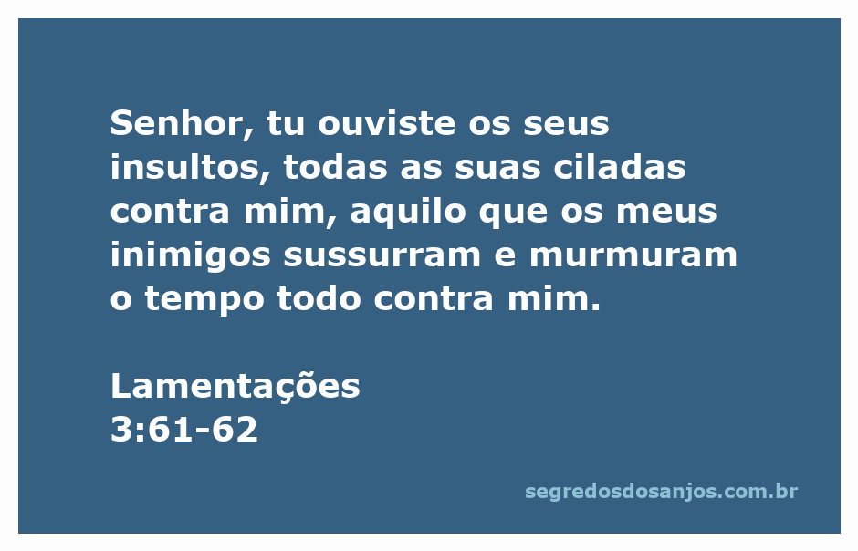 Imagem representando a passagem de Lamentações 3:61-62, destacando os insultos e ciladas dos inimigos.