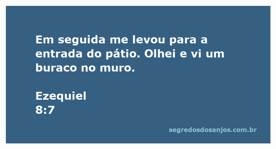 Imagem da entrada do pátio com um buraco no muro, simbolizando a visão do profeta Ezequiel.