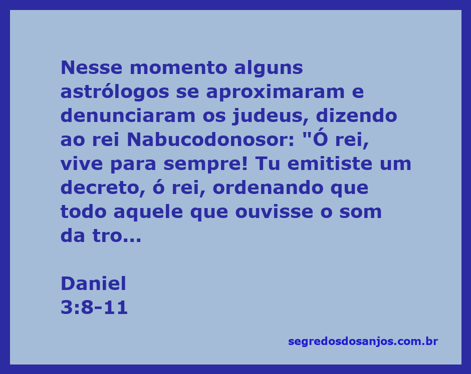 Representação dos astrólogos denunciando os judeus ao rei Nabucodonosor, com uma imagem de fundo da fornalha em chamas.