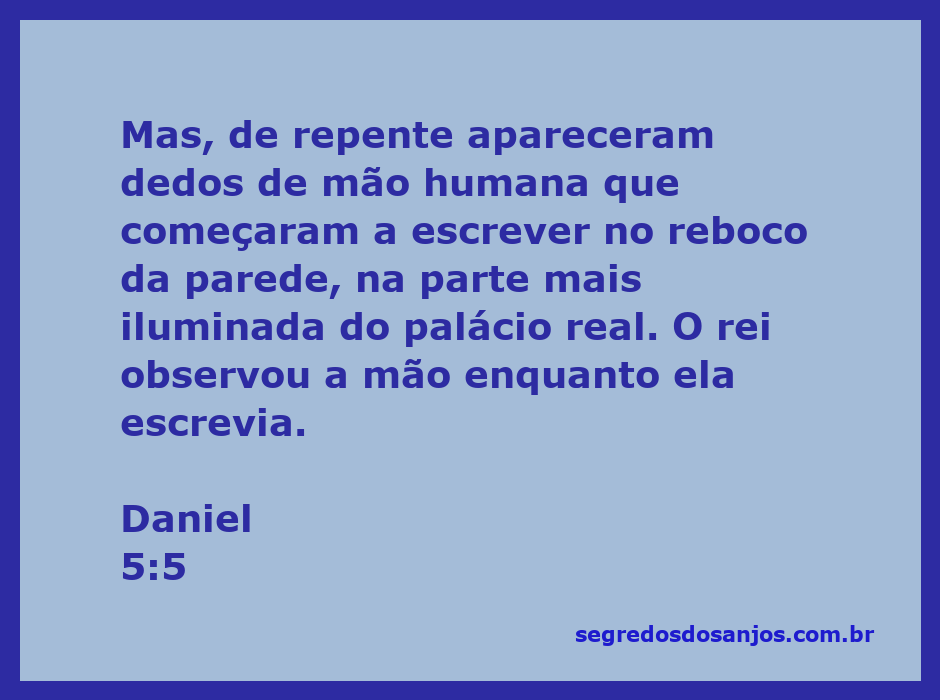 Dedos de uma mão humana escrevendo no reboco da parede do palácio real, representando a passagem de Daniel 5:5.