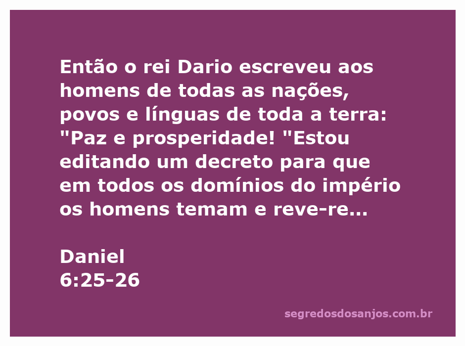 Rei Dario proclamando um decreto sobre o Deus de Daniel, com pessoas de diversas nações ao fundo.
