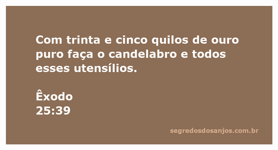 Candelabro de ouro puro conforme Êxodo 25:39, representando a beleza e a riqueza dos utensílios sagrados.
