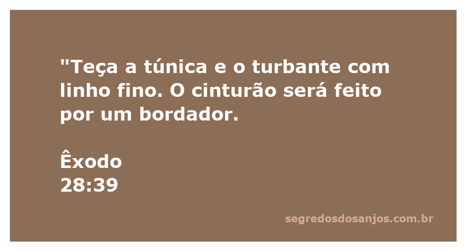 Imagem de uma túnica e turbante feitos de linho fino, com detalhes de um cinturão bordado.