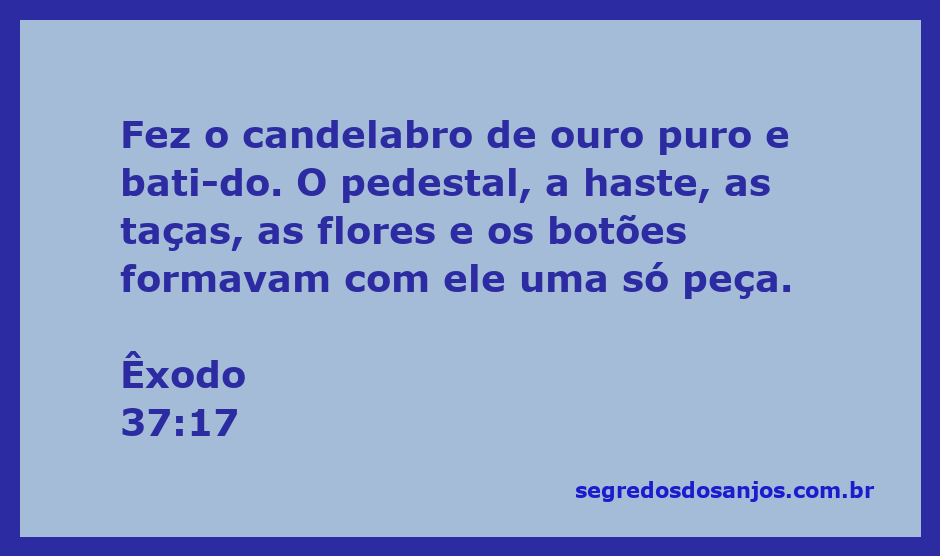 Candelabro de ouro puro e batido, destacando o pedestal, a haste, as taças, flores e botões como uma única peça.