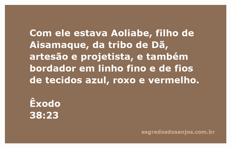 Artesão Aoliabe trabalhando com linho e fios coloridos, representando Êxodo 38:23.
