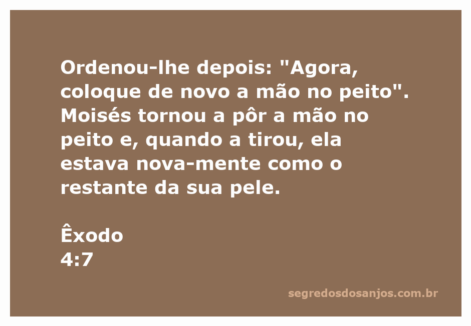 Moisés colocando a mão no peito, simbolizando a restauração e o milagre.