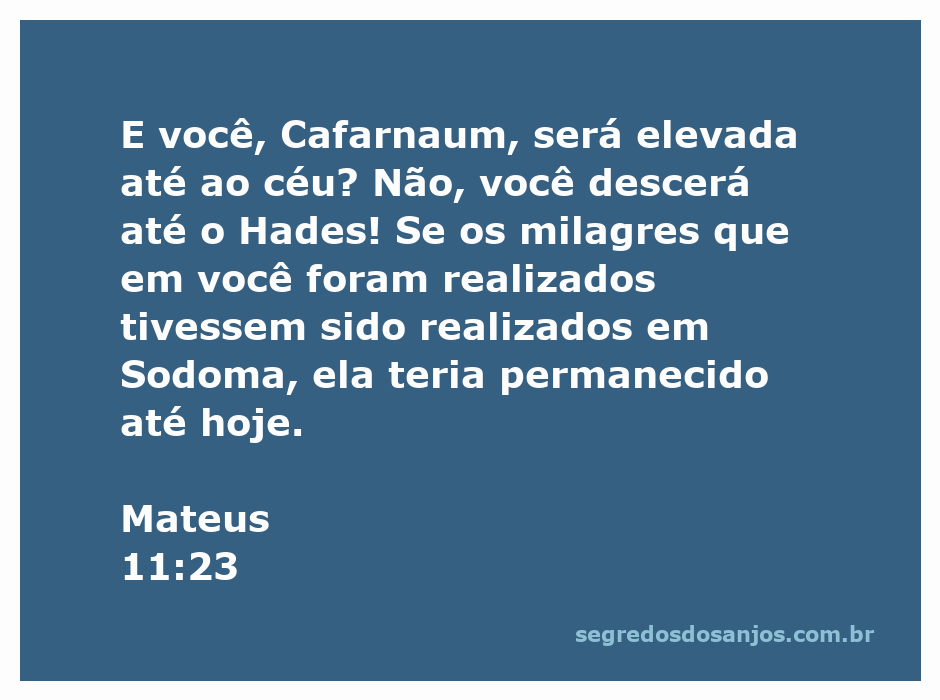 Imagem de Cafarnaum com uma referência ao versículo Mateus 11:23 sobre a condenação da cidade.