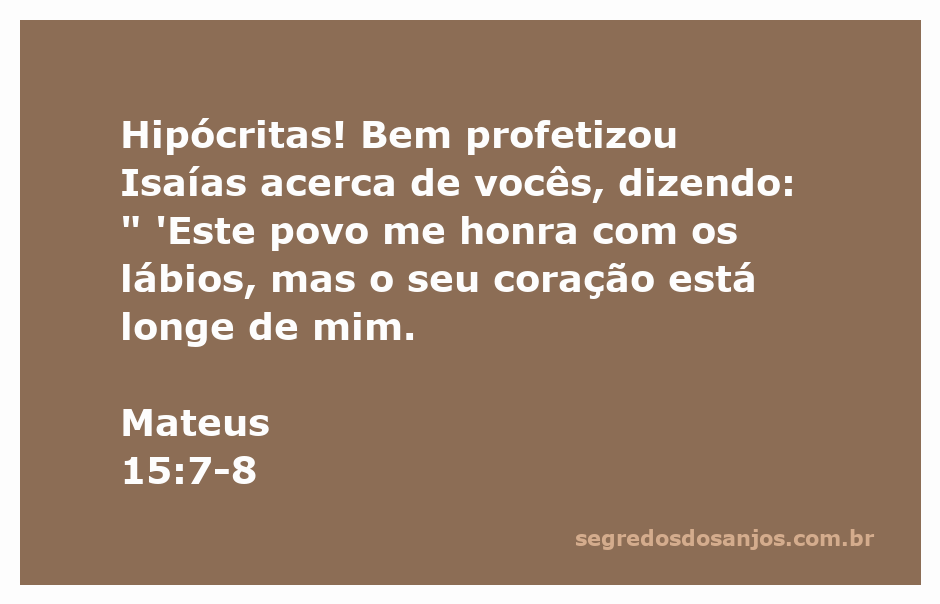 Imagem de uma multidão com pessoas falando, simbolizando a hipocrisia religiosa mencionada em Mateus 15:7-8.