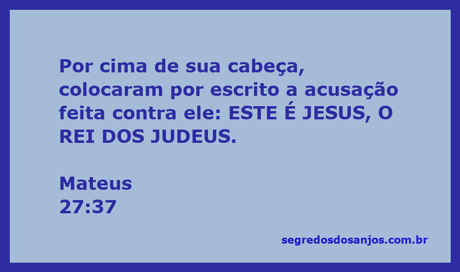 Placa com a inscrição 'Este é Jesus, o Rei dos Judeus' sobre a cruz durante a crucificação.
