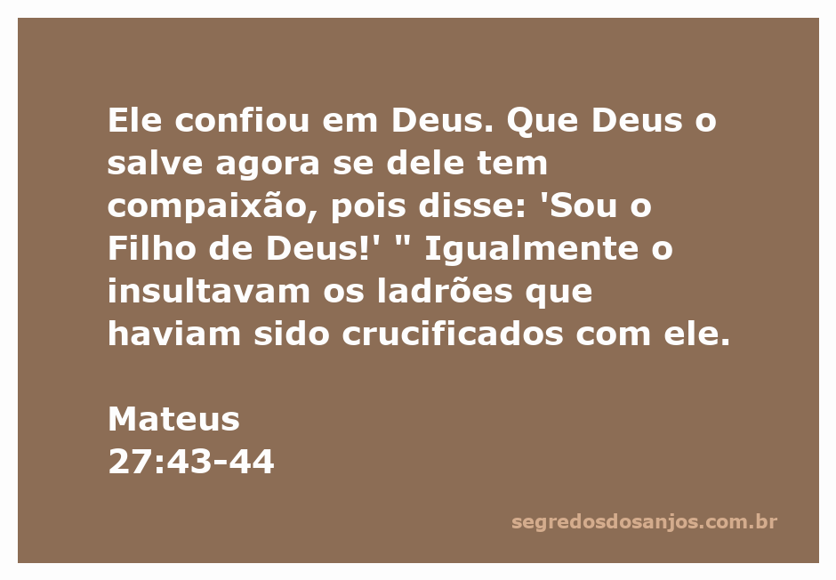 Representação da crucificação de Jesus com os ladrões ao seu lado, ilustrando a passagem de Mateus 27:43-44.
