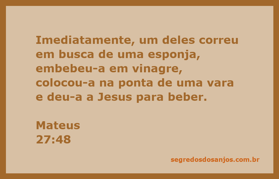 Esponja embebida em vinagre sendo oferecida a Jesus na cruz.