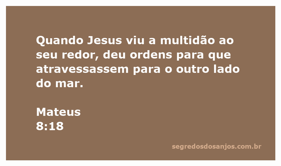 Jesus dando ordens para seus discípulos atravessarem o mar, com uma multidão ao fundo.