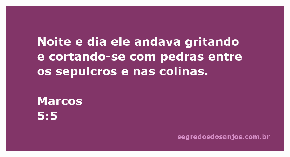 Homem atormentado gritando e se ferindo com pedras entre sepulcros e colinas.