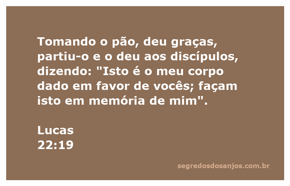 Jesus partindo o pão durante a Última Ceia com os discípulos.