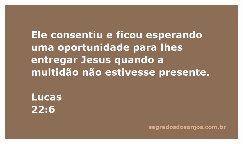 Judas Iscariotes conspirando para entregar Jesus enquanto observa a multidão.