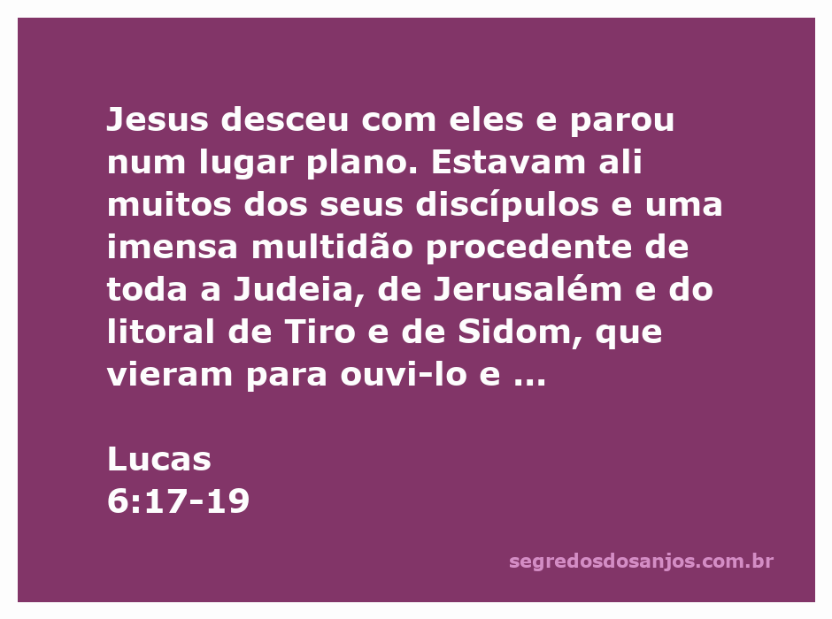 Jesus ensinando e curando uma multidão de pessoas em um local plano, conforme descrito em Lucas 6:17-19.